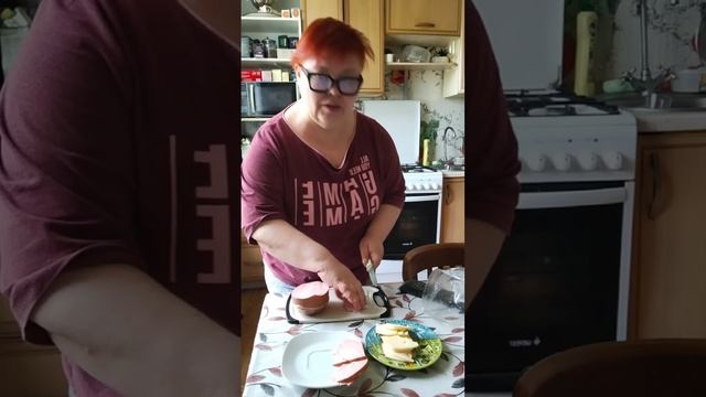 Всё бы было хорошо но, у нас какой-то глобальный засор. Пришел мастер не справился, вызвал аварийку.