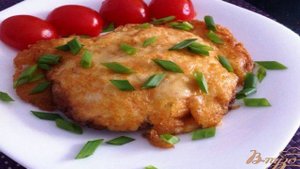 Отбивные из куриного филе в сыре
