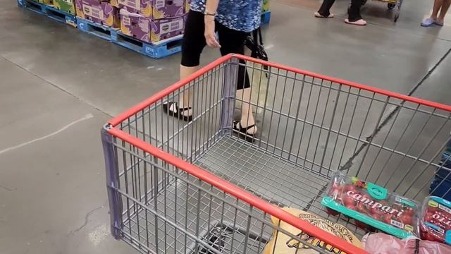 За Рёбрами в COSTCO Заскочила в WinCo Food's Нужно Варить Борщ смотреть онлайн