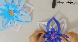 Как из бумаги сделать красивые цветы/снежинки просто и быстро!