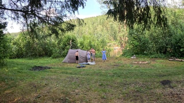 Айские притесы мы ставим палатки.