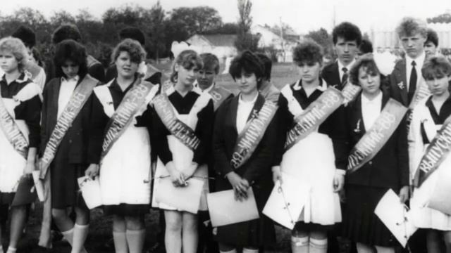 АЛЕКСАНДР ГРАДСКИЙ-КАК МОЛОДЫ МЫ БЫЛИ (слайд) смотреть онлайн