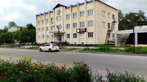 Майский, центр