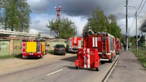 К тушению пожара в московских банях привлекли два вертолета и поезд