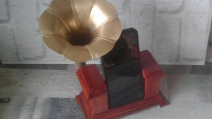 грамофонная подставка под телефон