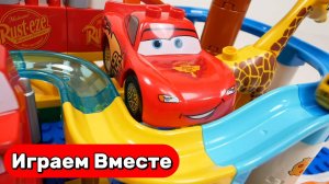 Играем в конструктор ЛЕГО 🐳🚗 Горки с китом и машинками – милейшие треки для шариков 🐳🚗