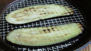 Рулеты из баклажана с пастой