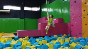 Впервые попрыгала на батутах /// Обзор батутного центра "Космопарк в городе Коломна 24 апреля 2025