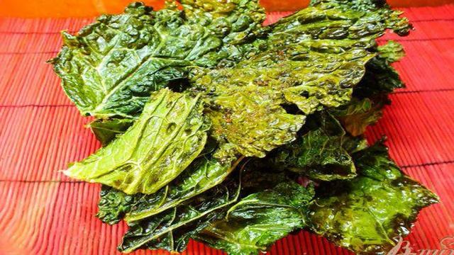 Острые чипсы из листовой капусты