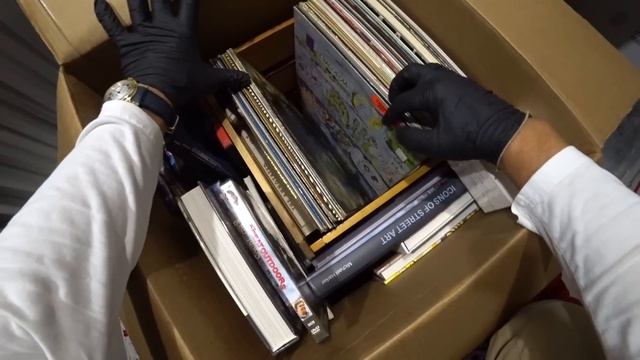 Кейсы, электроника, бабушкины монеты. Находки в брошенных хранилищах. смотреть онлайн