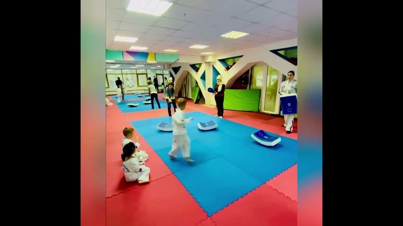 Приглашаем всех желающих на Мастер-класс по спаррингу МЯГКИМИ ПАЛКАМИи ПОЛОСА ПРЕПЯТСТВИЙ смотреть онлайн