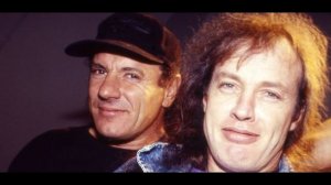 ֍֍֍ Ангус Янг и Брайан Джонсон (AC/DC) Спасите Гитару! (перевод) октябрь 1992