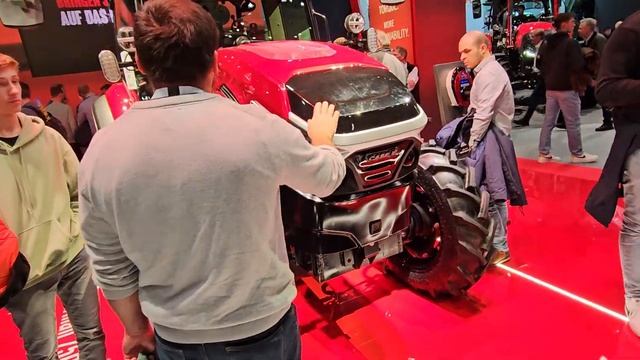 Case farmall electric 75 на выставке Agritechnica 2023