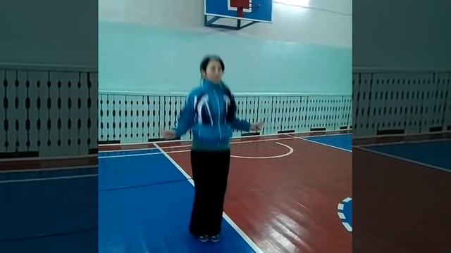 Прыжки через скакалку.Начало тренировки. смотреть онлайн