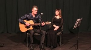 За окошком месяц