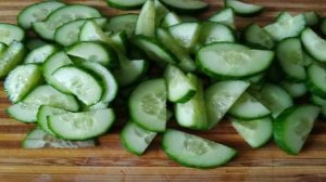 Салат с тунцом и свежим огурцом