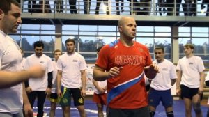 Отвлечение внимания противника ударами
