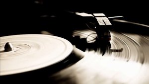 Пластинка крутится