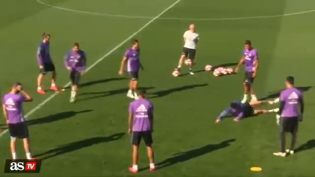 Криштиану роналду на тренировке (01.10.2016) смотреть онлайн