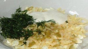 Яйца фаршированные зелеными оливками с сыром