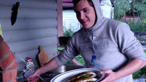 Рыба дорада и грудка куры в беконе.