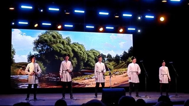 "Песня о казаках": мужская группа ансамбля "Соловейко" (г. Анапа, 26.04.2025)