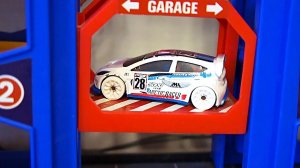 Мультик про машинки на парковке. Машинки ХотВилс и Велли