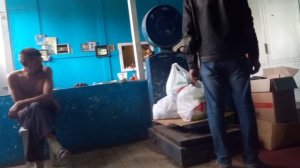 ПАРЕНЬ В КЕПКЕ БЕЗ ФУТБОЛКИ РЕАЛЬНЬІЙ БЕС!