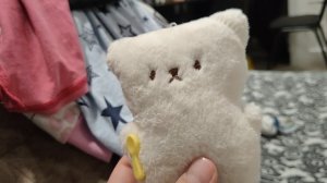 играем в мягкого плюшевого котенка для детей