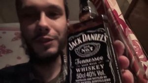Мама подарила мне Jack Daniel's, я не хочу жить отдельно!