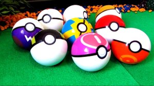 Видео про покемонов. Распаковка покебола. Обзор игрушек Pokemon Go