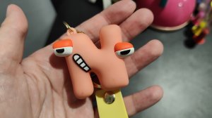 играем в детский брелок N алфавит лор