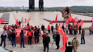 В Магнитогорске развёрнули  увеличенную копию Знамени Победы размером 200 квадратных метров.