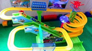 Машинки и гоночный трек. Видео с игрушечными машинками