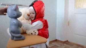 ГОВОРЯЩИЙ ТОМ Ева играет с говорящим Томом и ТАНЦУЕТ под ПЕСЕНКИ /// Пуша Мякуша for kids