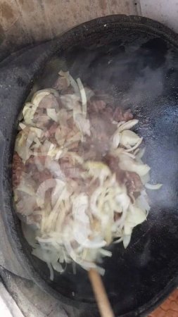 Готовим из свиных сердец вкусное блюдо в казане, очень вкусно получается! #shorts