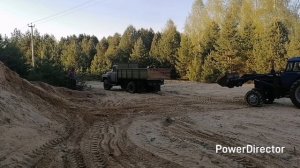 МТЗ-82 и ЗИЛ-130 работают в карьере