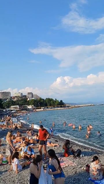 Пляж укомплектован! #алушта #Крым #крым2023 #пляж #русскиюг #чёрноеморе #summer #sea смотреть онлайн
