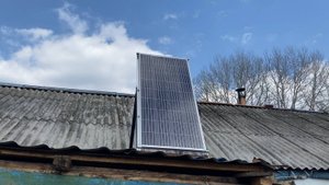 Приехали в гости к отшельнику, который больше года жил без электричества