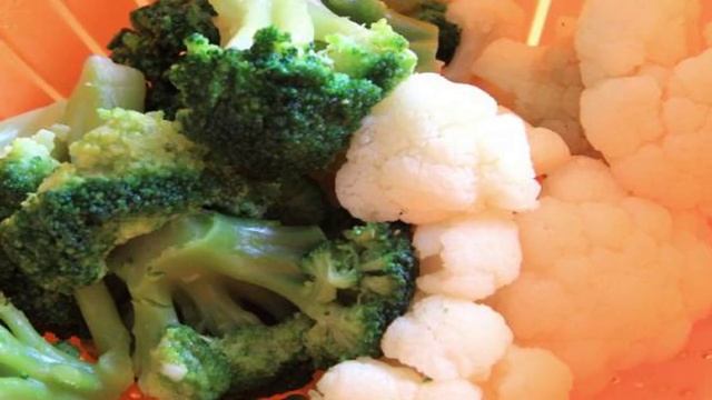 Картофельная запеканка с грибами, брокколи и цветной капустой