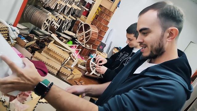 Паша распаковывает долгожданный подарок, а мы распаковываем возвраты с ОЗОН