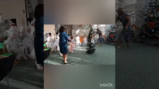 Свято Нового року в молодшій групі смотреть онлайн