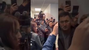 Дело Бишимбаева: Участники процесса прибыли в зал заседания