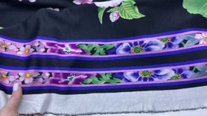 Трикотаж чёрного цвета с принтом  крупные цветы дубль 38505