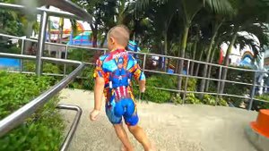 Диана и Рома Roma and Diana playing at the WaterPark, Baby Shark Song