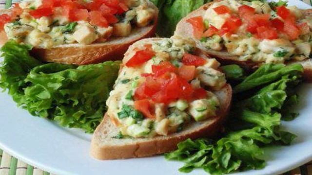 Горячие бутерброды  с курицей