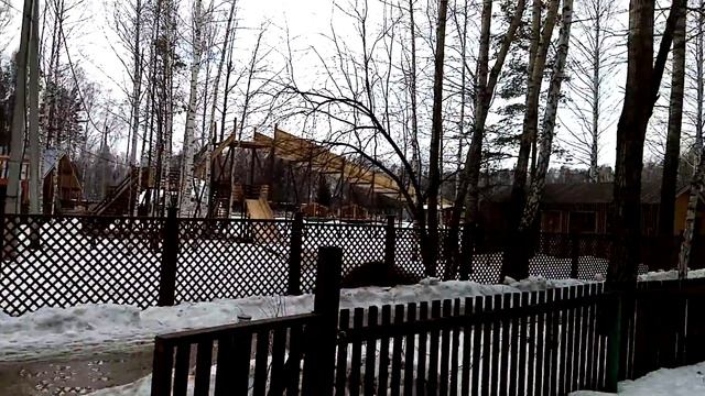 Как много домиков для отдыха в лесо-парке, а куда пропал домик для пенсионеров - неизвестно смотреть онлайн