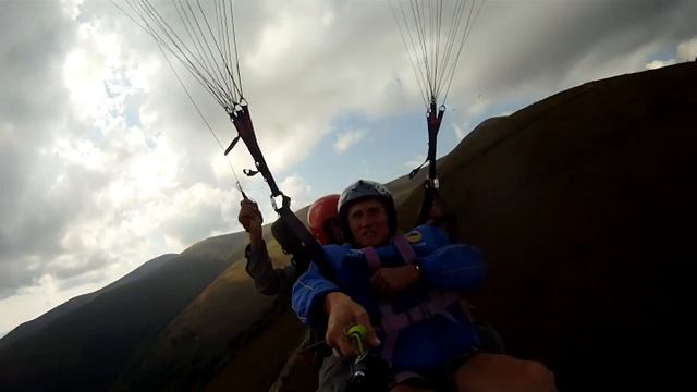 Тандемный полет на параплане с горы Гемба, Пилипец, Боржава, Карпаты, Украина, 19.08.2018. GOPR2643 смотреть онлайн