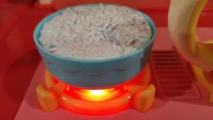 играем в повара, готовим кашу на детской кухне