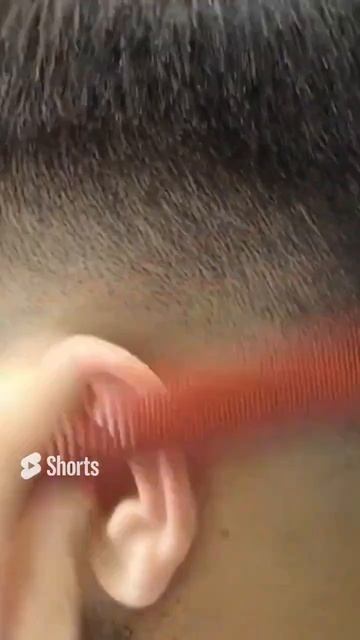 Чистим Fade по направлению роста волос зауженной расческой для Fade // Барбер делится информацией!! смотреть онлайн